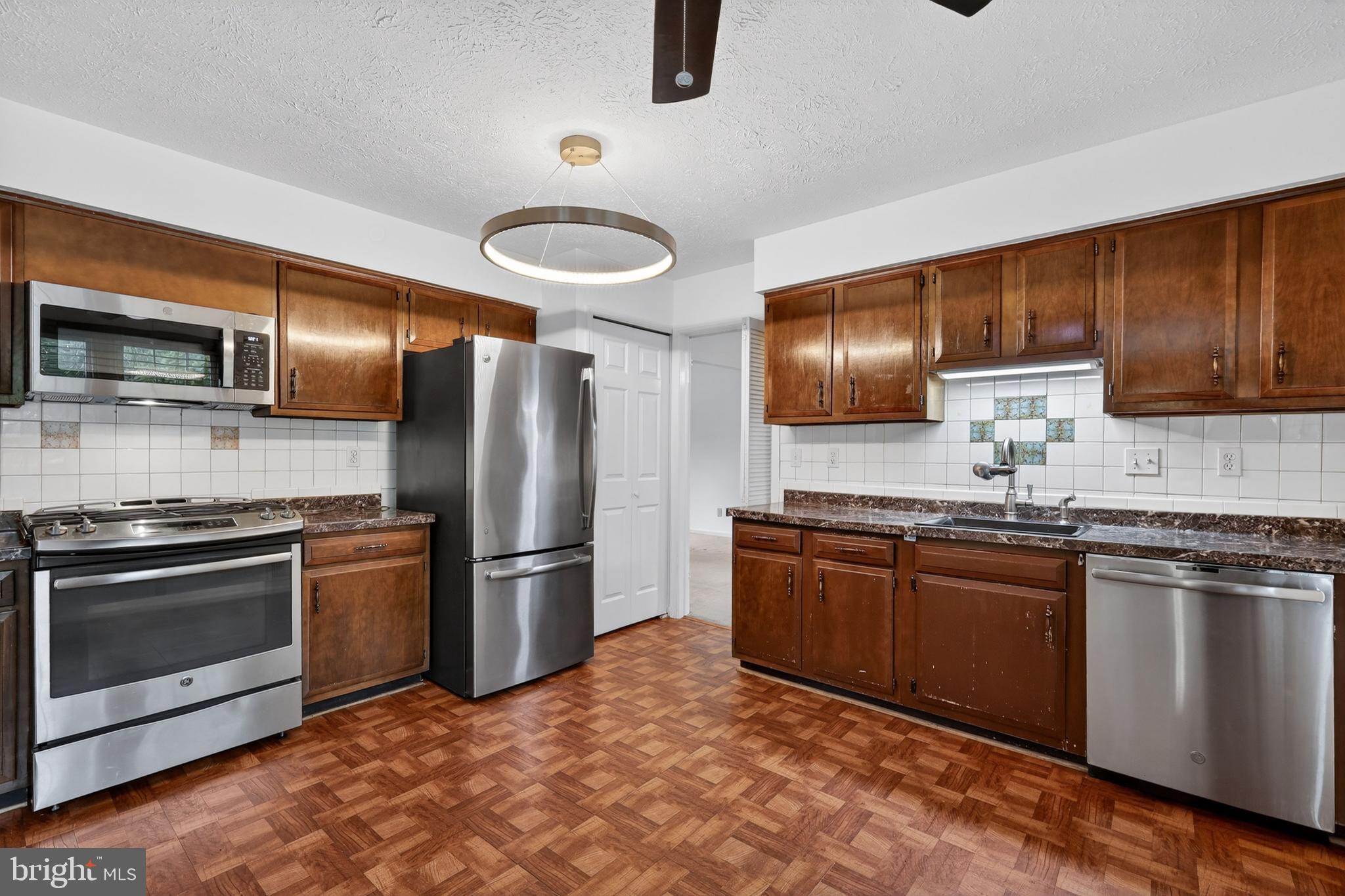 SNOWDENS MILL - Residential