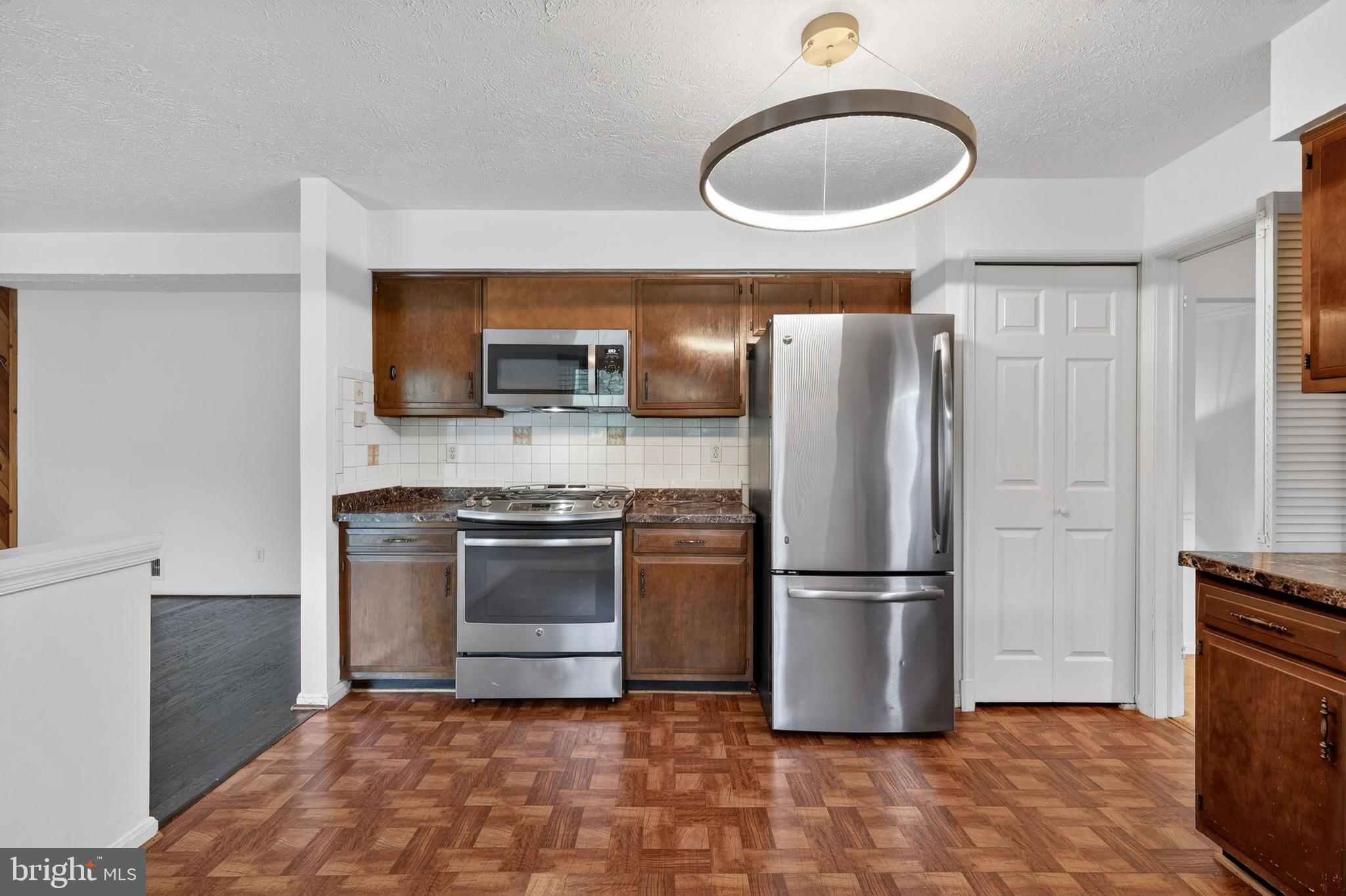 SNOWDENS MILL - Residential