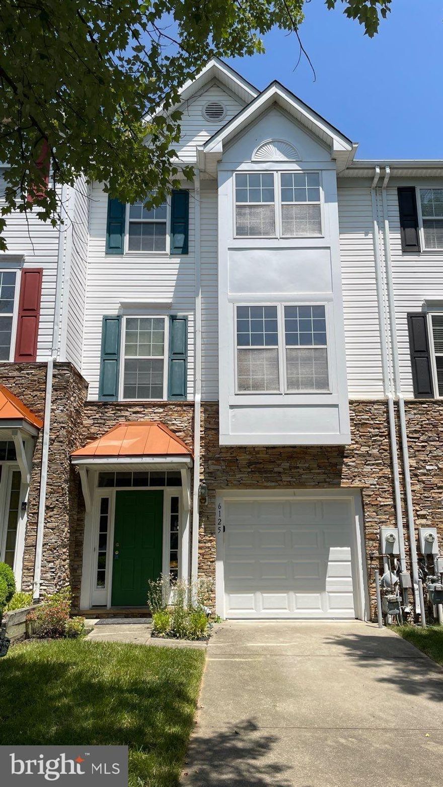 BEAUTIFUL HOME in coveted River Hill School District! 3 bedroom, 2.5 bath, hardwood flooring, new carpet throughout. Spacious and bright 3-story town house, open-foyer & cathedral ceilings, lots of windows/skylights, fireplace. Large upgraded kitchen w/ both breakfast bar and nook. MBR suite w/ luxury soaking tub, shower, 2 custom walk-in closets. Upper deck and lower patio perfect for entertaining. Pets on a case by case basis. No smoking.