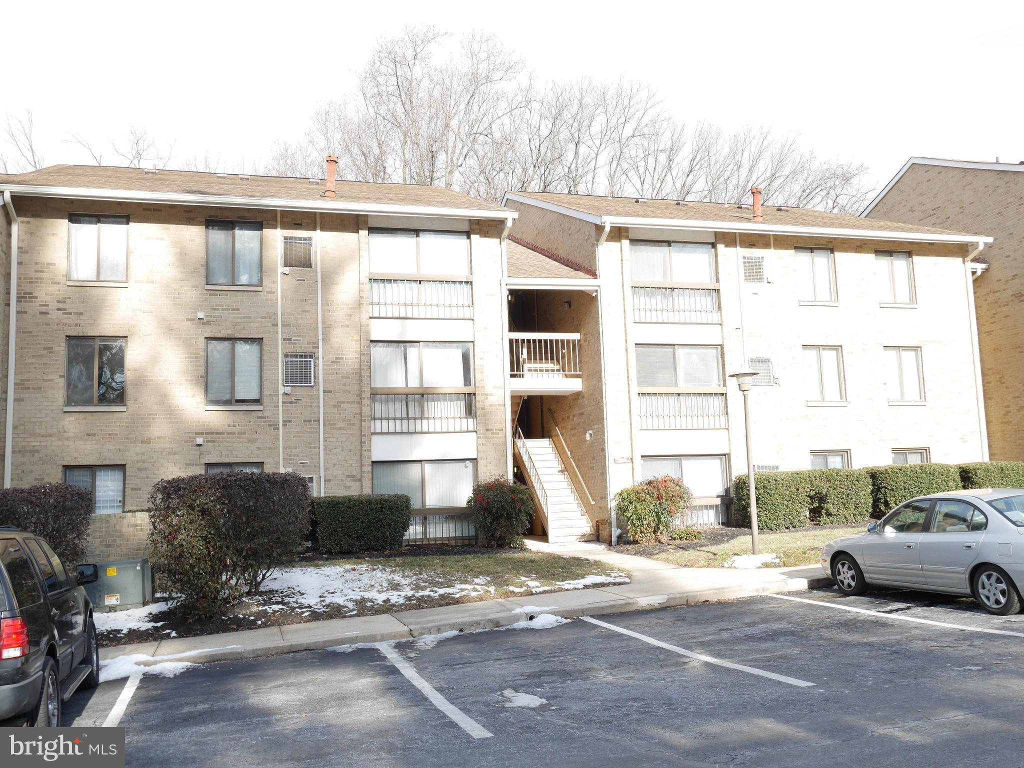 2 Bedroom condominium located in Columbia, MD. This unit is inclusive of all major appliances, including front loading washer & dryer, huge rooms, Walk in closet and water in included in the rent. Close to shopping center,and restaurants.