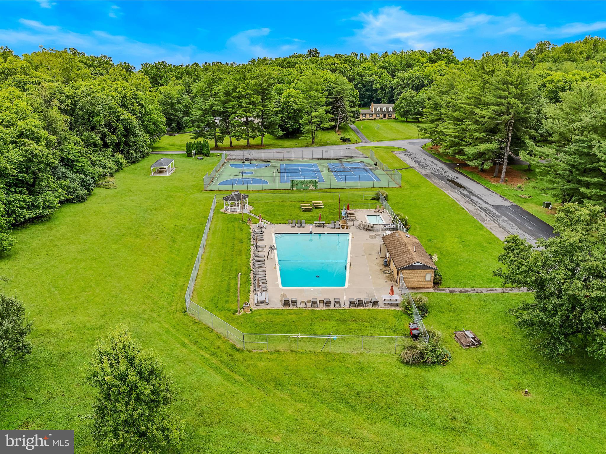 HONEYWOOD ON THE POTOMAC - Residential