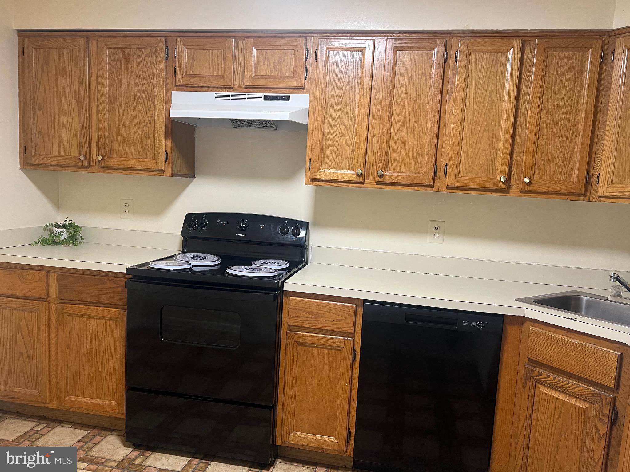 DEVON HILLS CONDO - Residential Lease