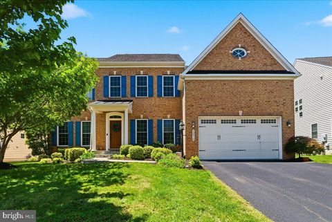 Homes For Sale - 42414 Pine Forest Drive<br/> CHANTILLY, VA 20152