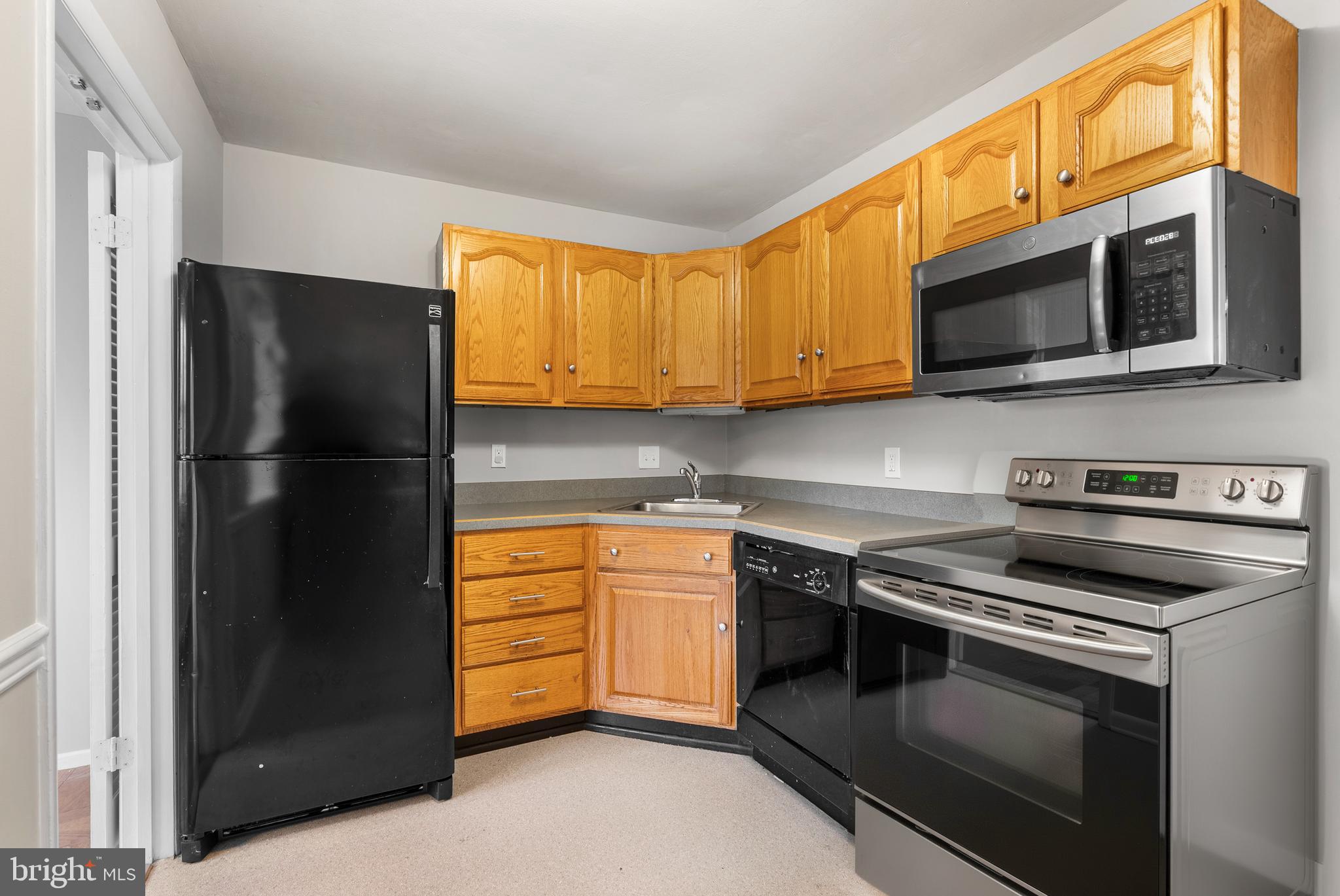 HICKORY HILLS CONDOMINIUMS - Residential