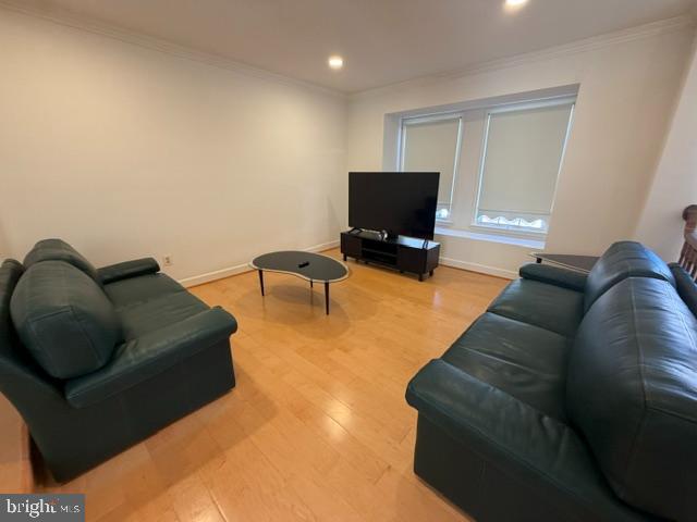 8015 MERRY OAKS COURT