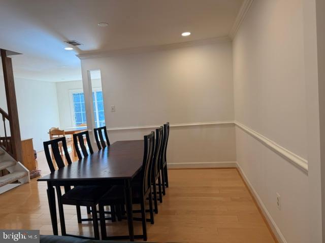 8015 MERRY OAKS COURT