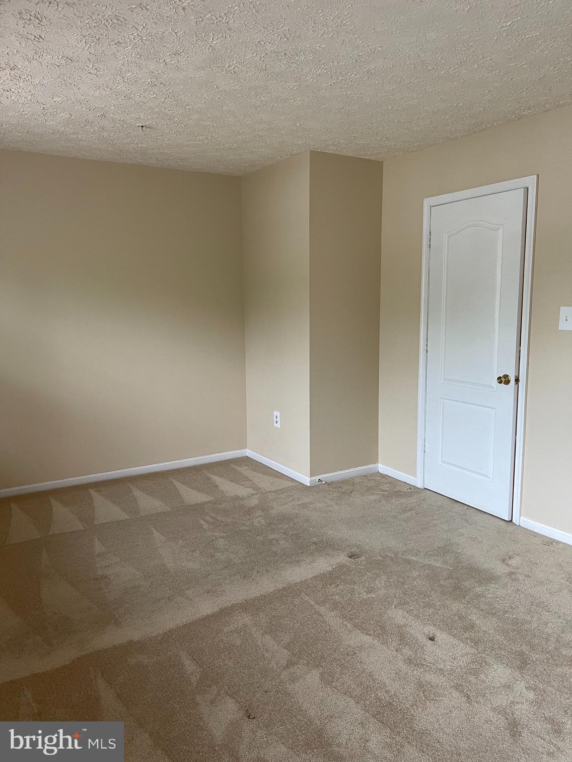 SOUTH HAMPTON - Residential