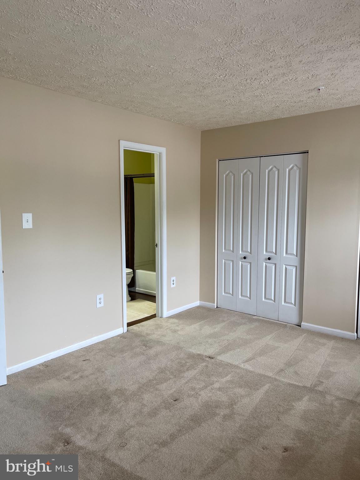 SOUTH HAMPTON - Residential