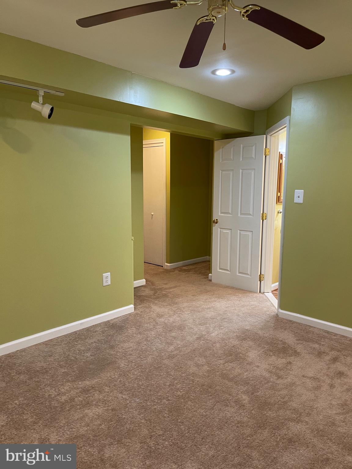 SOUTH HAMPTON - Residential