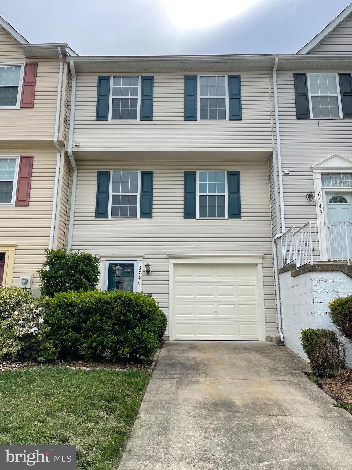 SOUTH HAMPTON - Residential