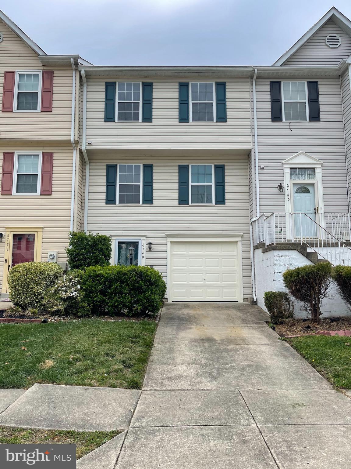 SOUTH HAMPTON - Residential