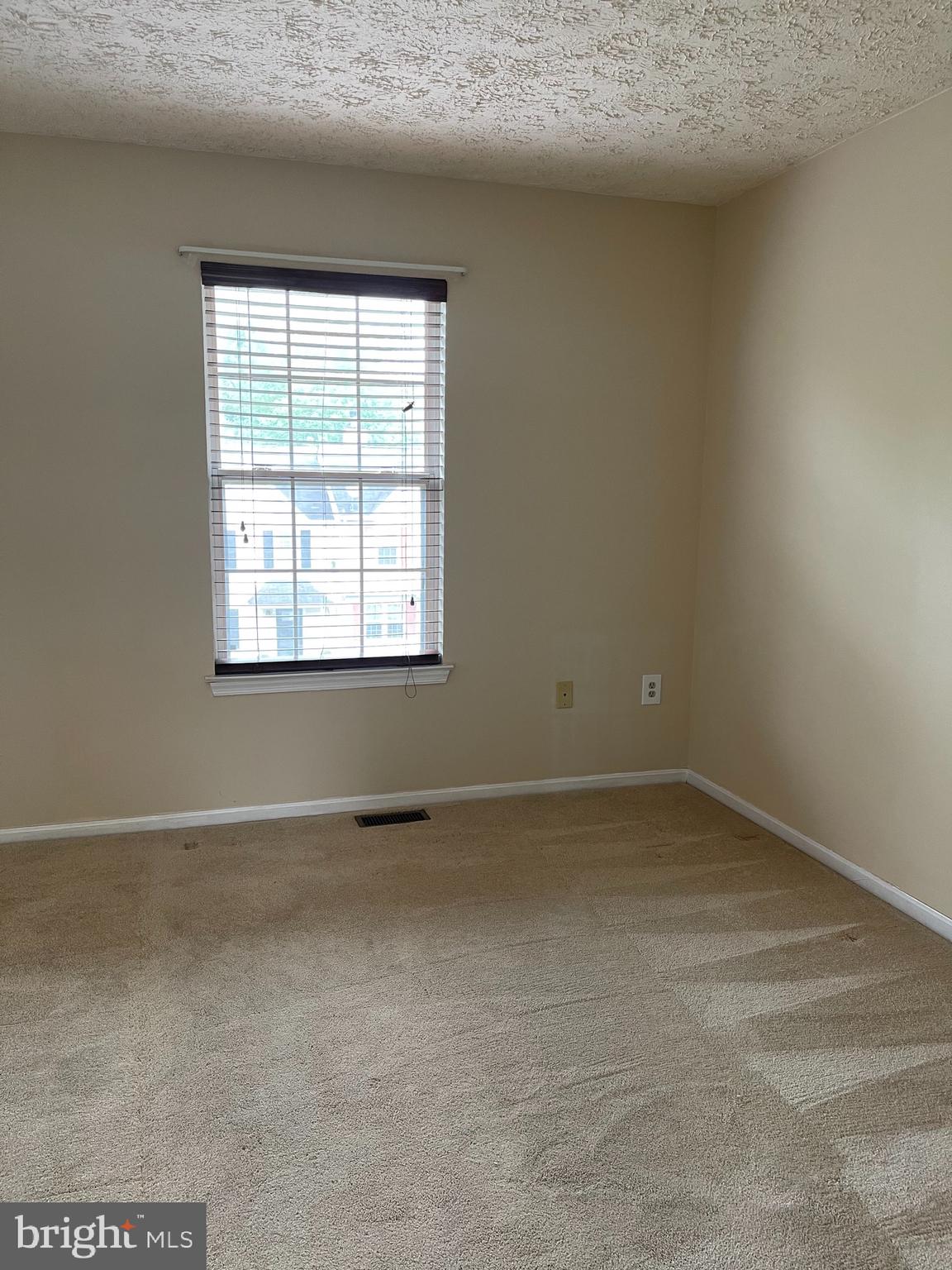 SOUTH HAMPTON - Residential