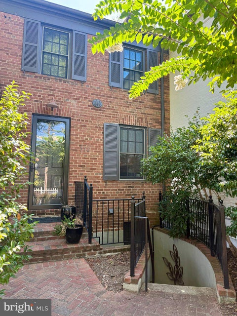 Townhouse For Rent - 732 S Royal Street<br/> Alexandria City County, ALEXANDRIA, VA 22314