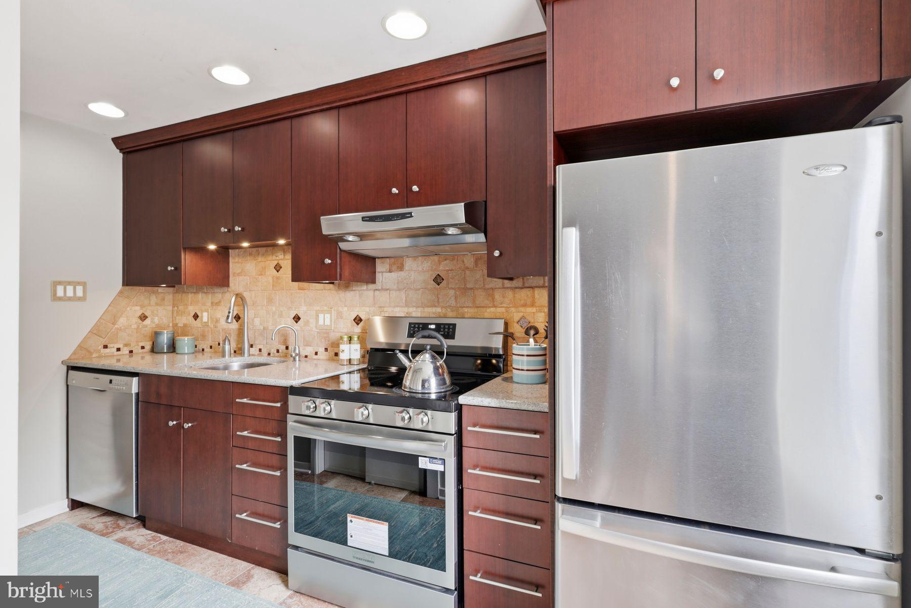 MAYFLOWER SQUARE - Residential