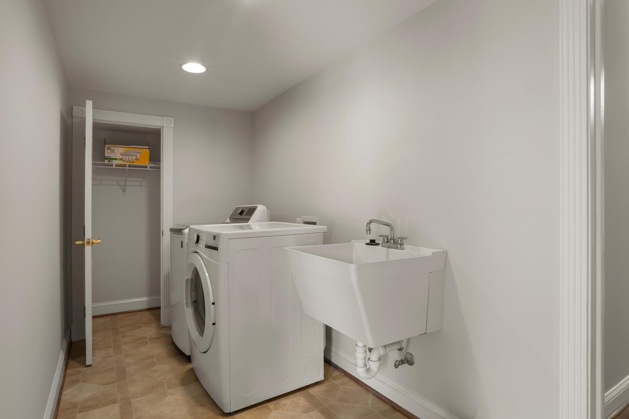 CARRIAGE HOUSE CHASE - Residential