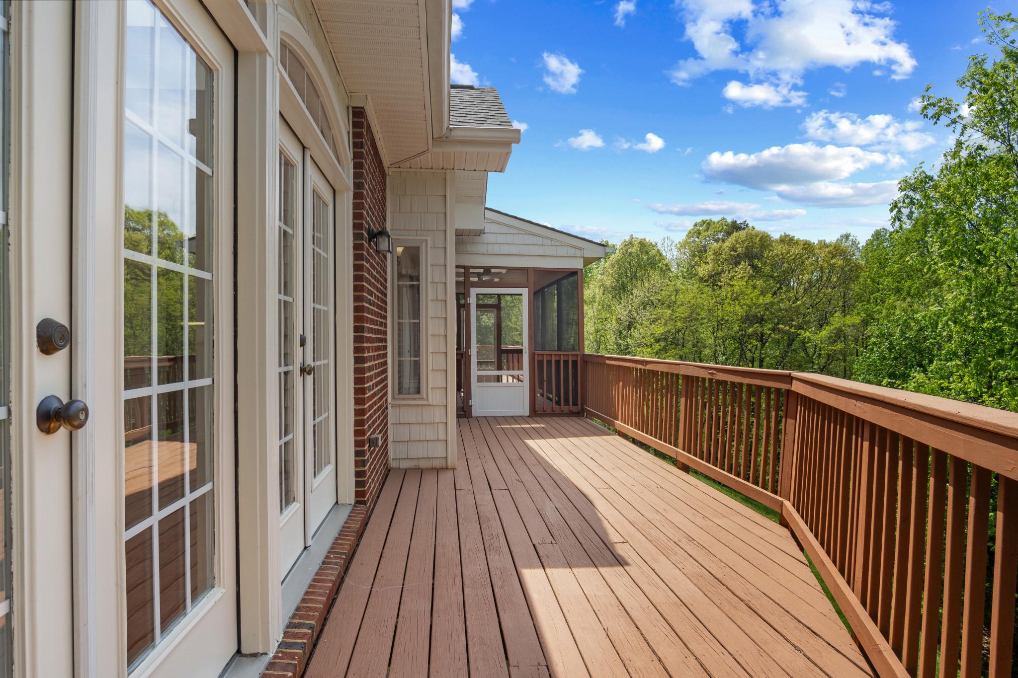 CARRIAGE HOUSE CHASE - Residential