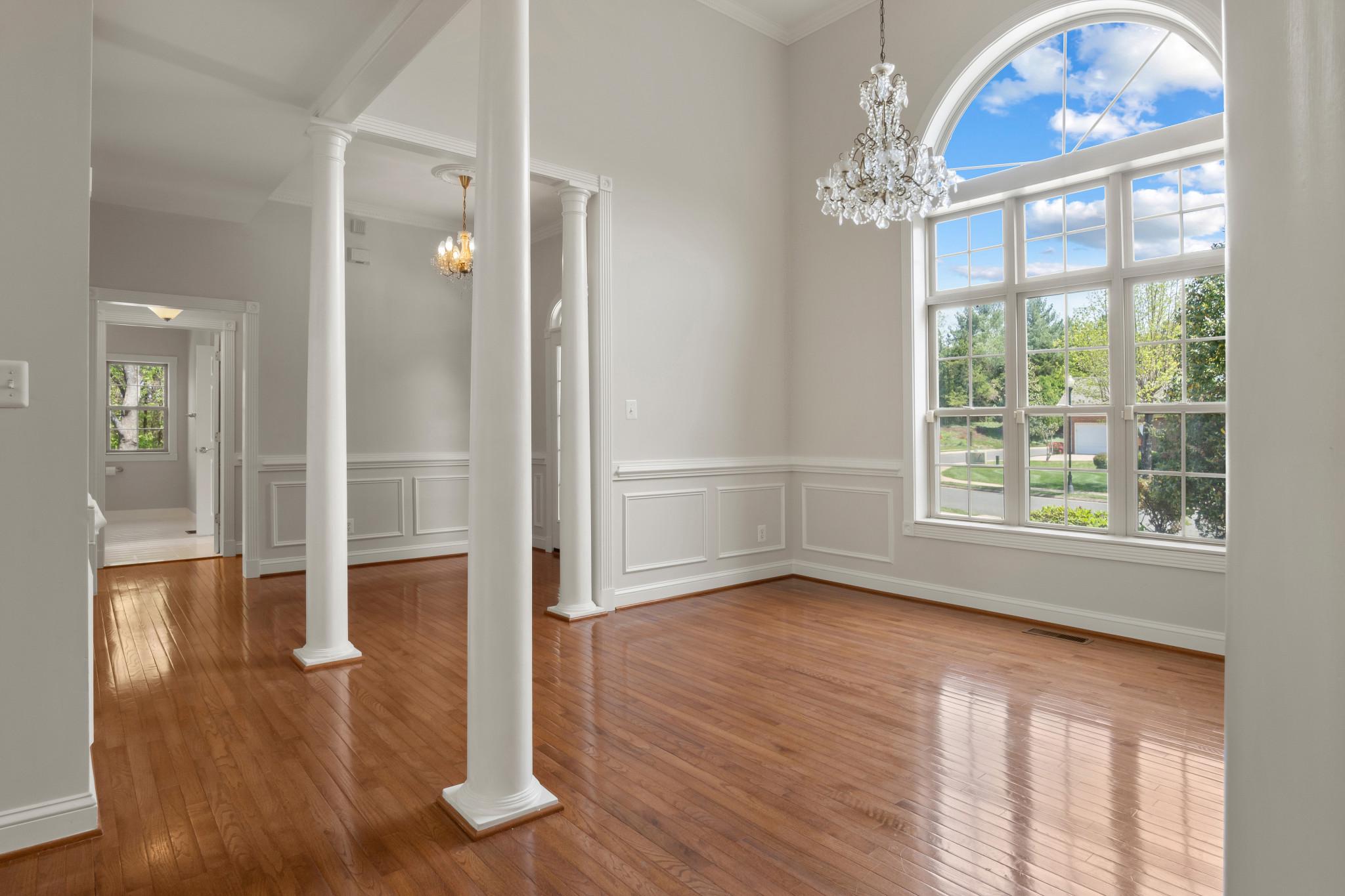 CARRIAGE HOUSE CHASE - Residential