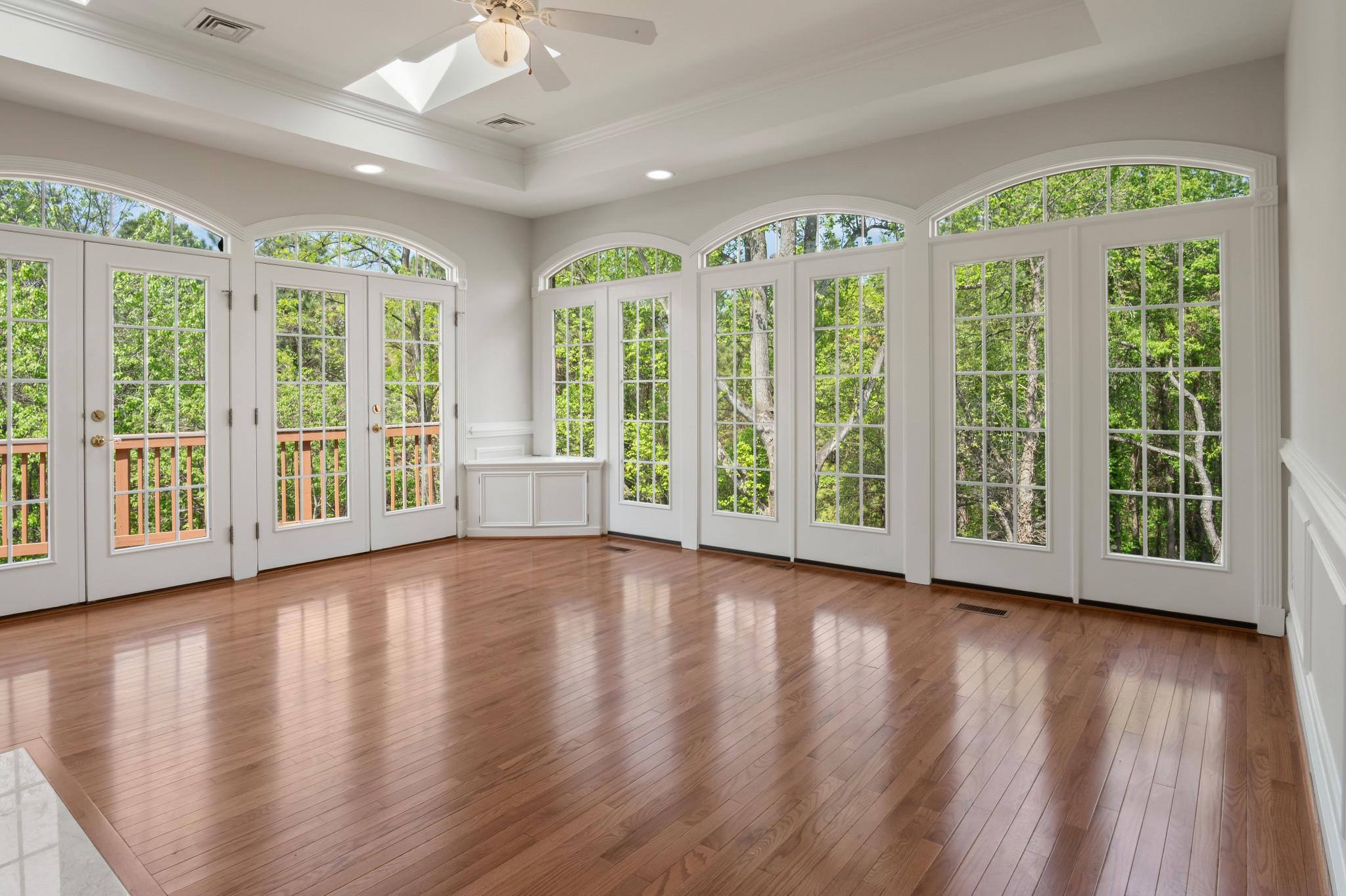 CARRIAGE HOUSE CHASE - Residential