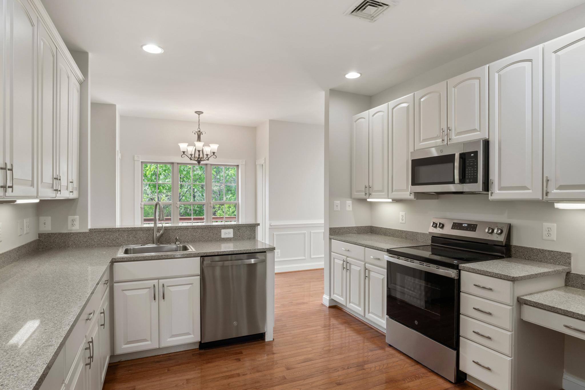 CARRIAGE HOUSE CHASE - Residential