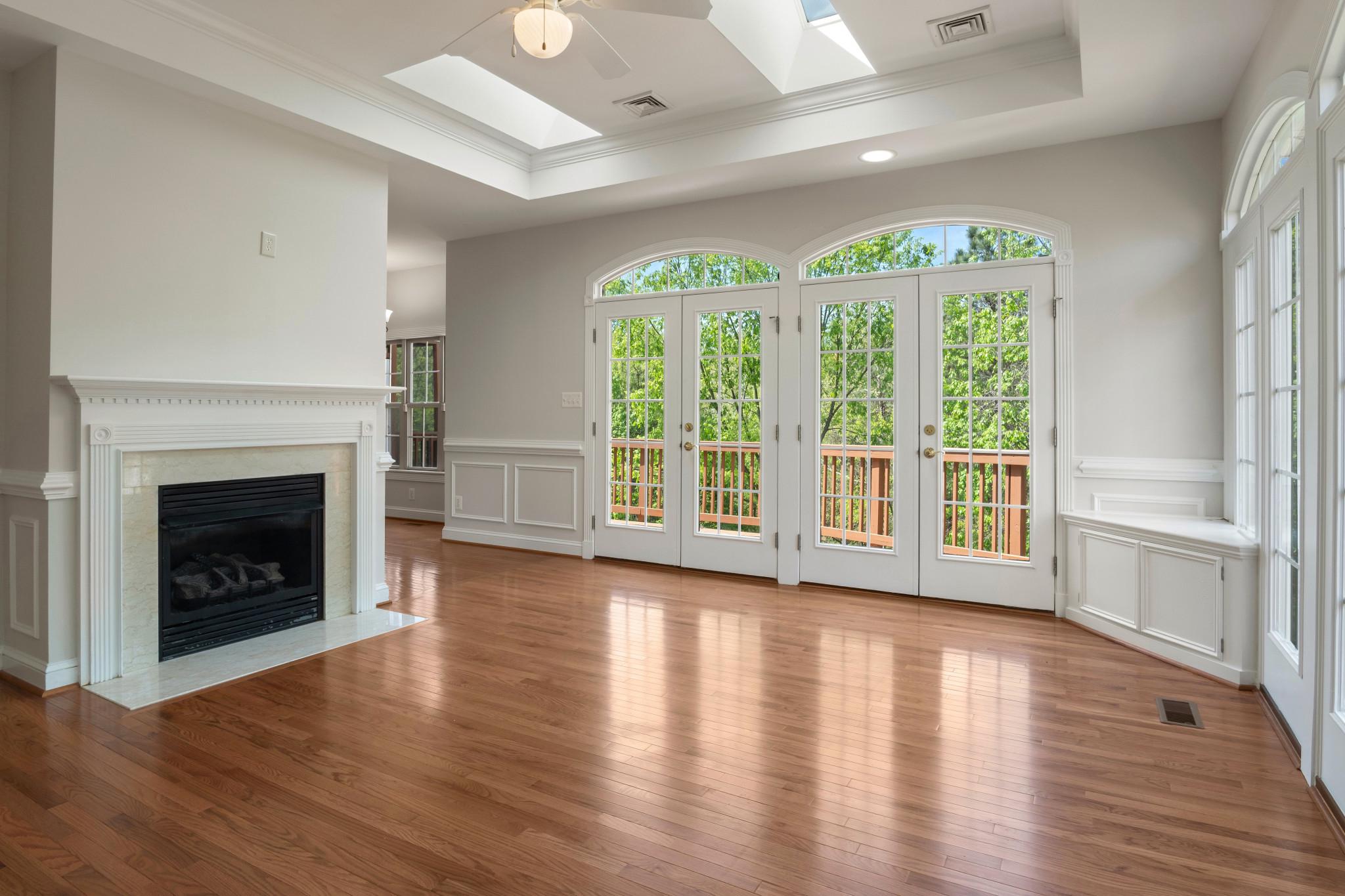 CARRIAGE HOUSE CHASE - Residential