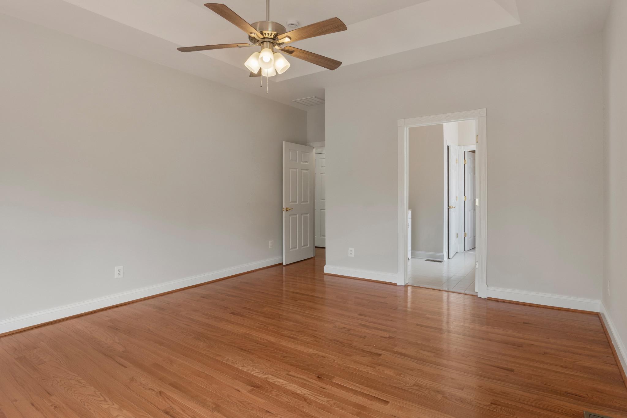 CARRIAGE HOUSE CHASE - Residential