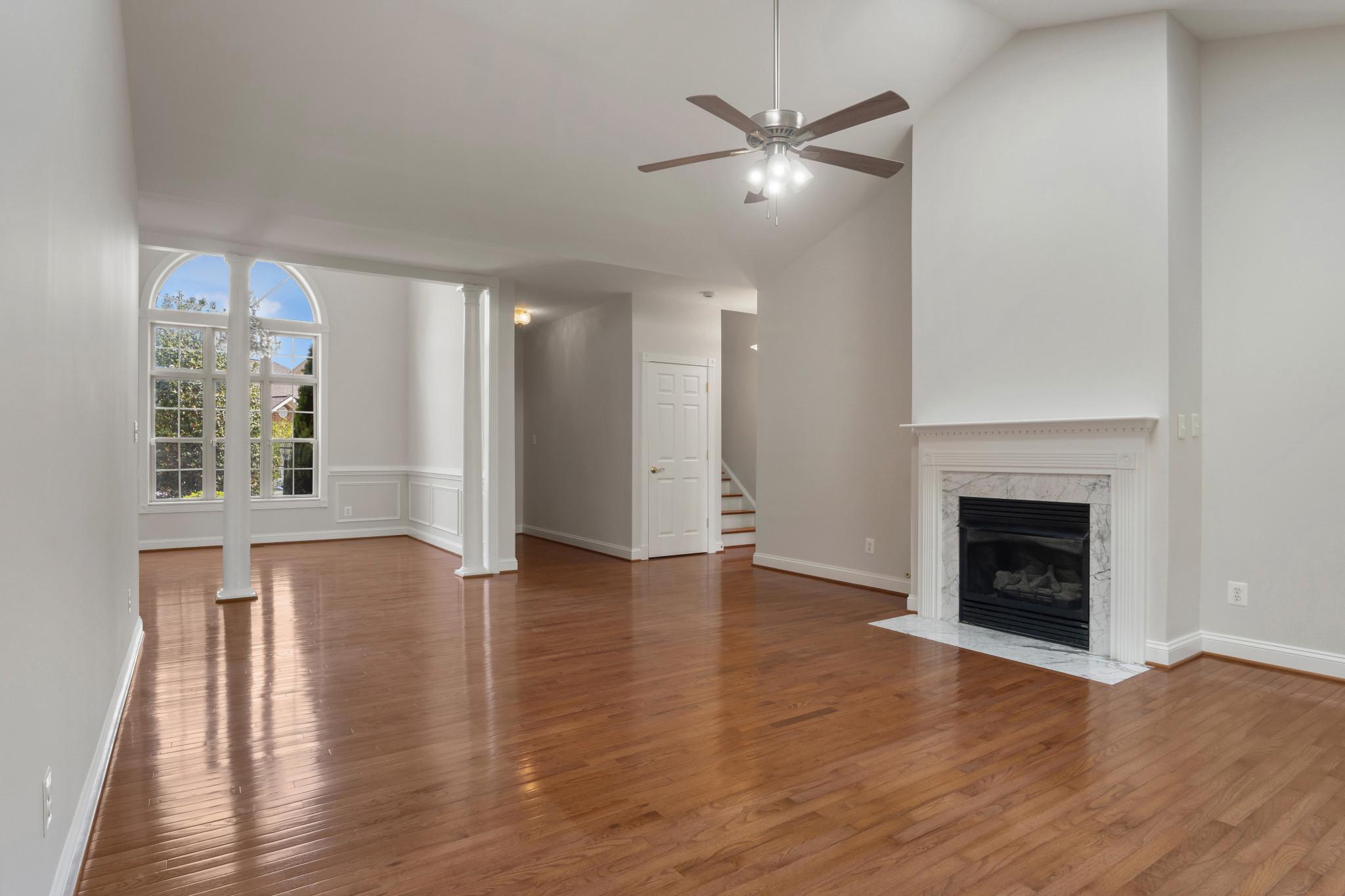 CARRIAGE HOUSE CHASE - Residential