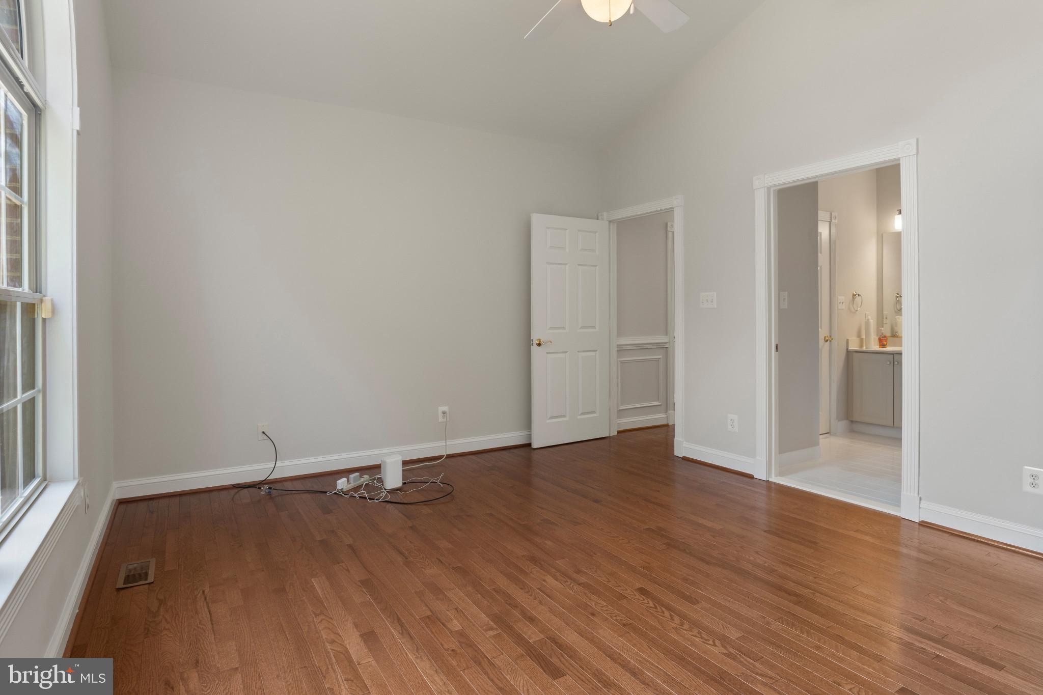 CARRIAGE HOUSE CHASE - Residential