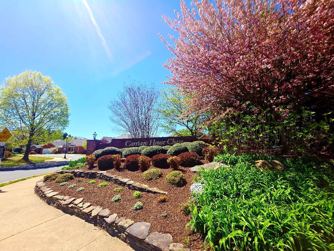 CARRIAGE HOUSE CHASE - Residential