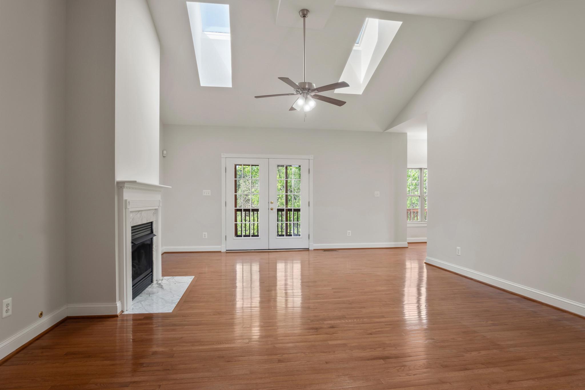 CARRIAGE HOUSE CHASE - Residential