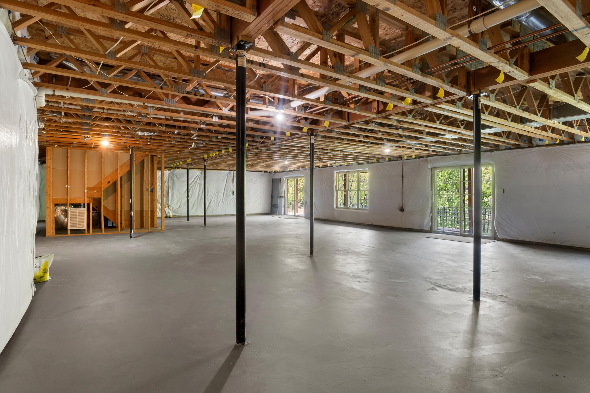 CARRIAGE HOUSE CHASE - Residential