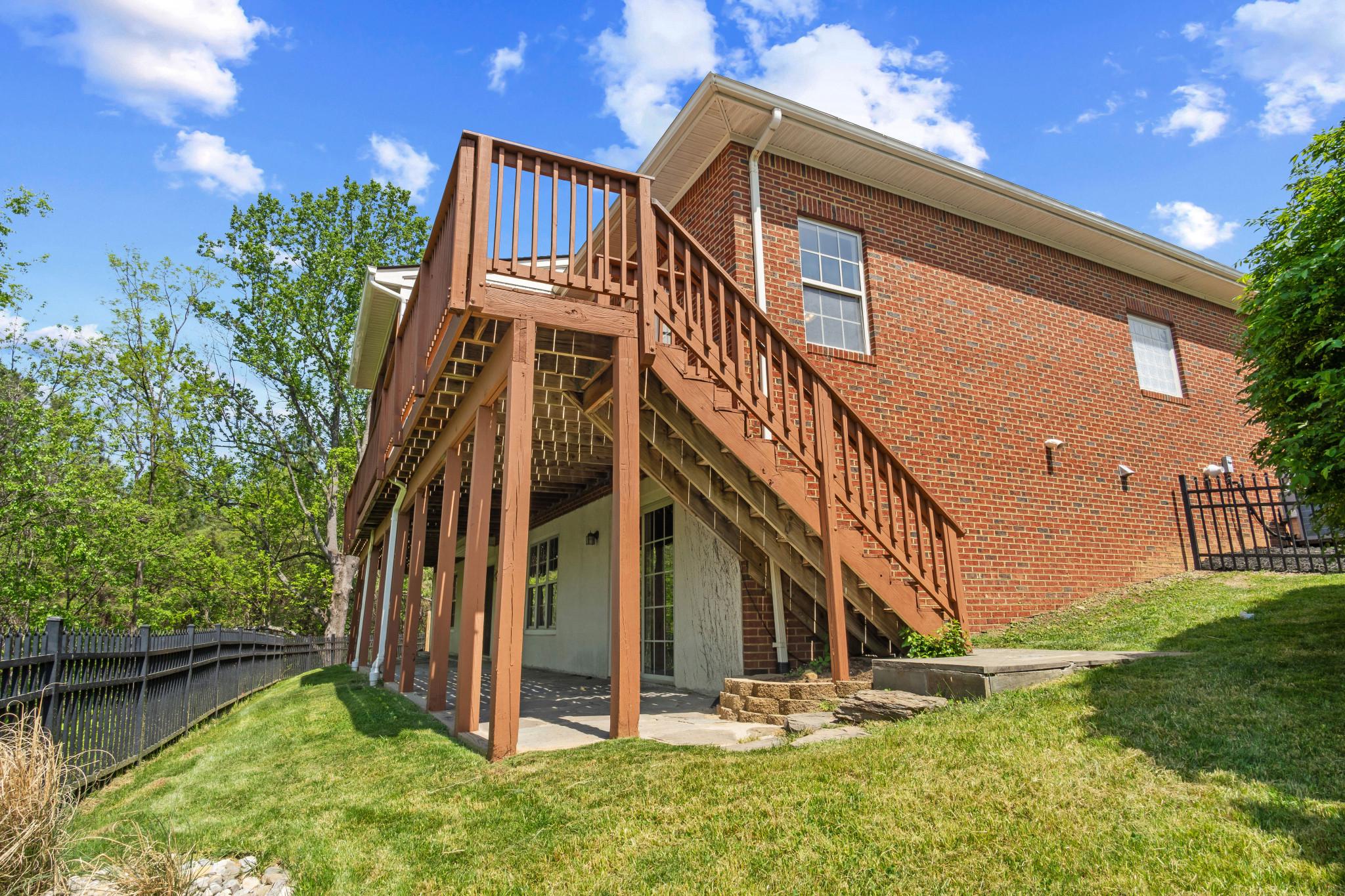 CARRIAGE HOUSE CHASE - Residential