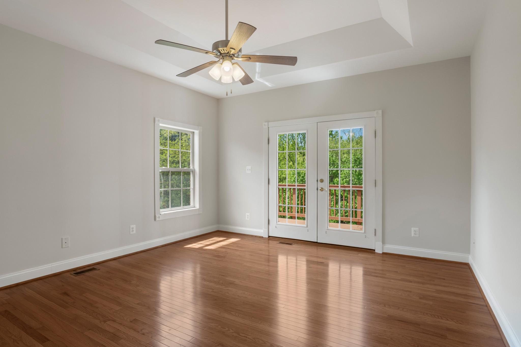 CARRIAGE HOUSE CHASE - Residential