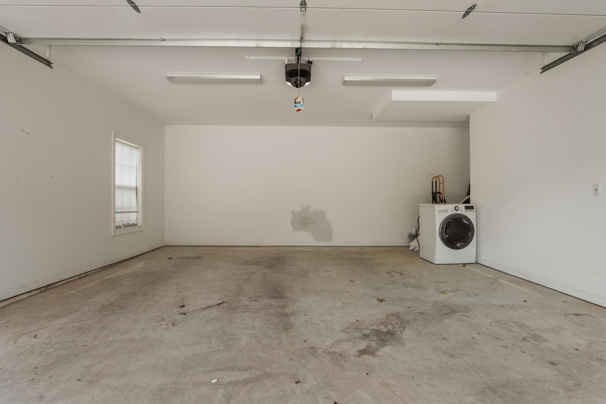 CARRIAGE HOUSE CHASE - Residential