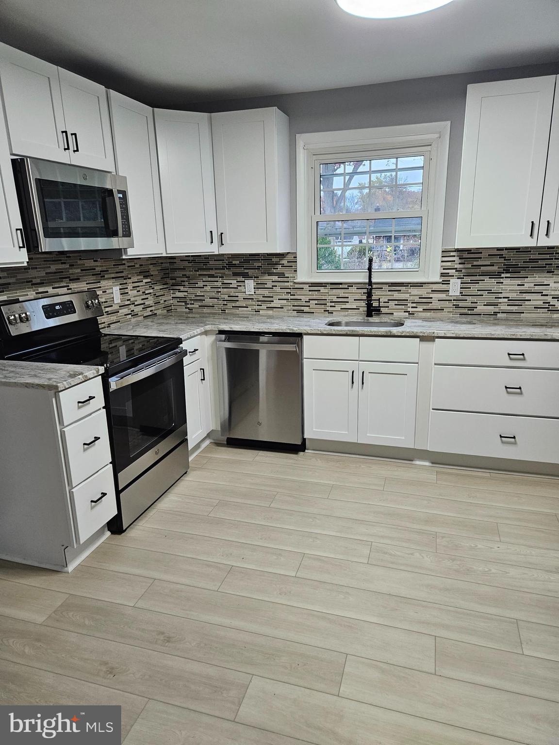 GRAYLYN CREST - Residential Lease