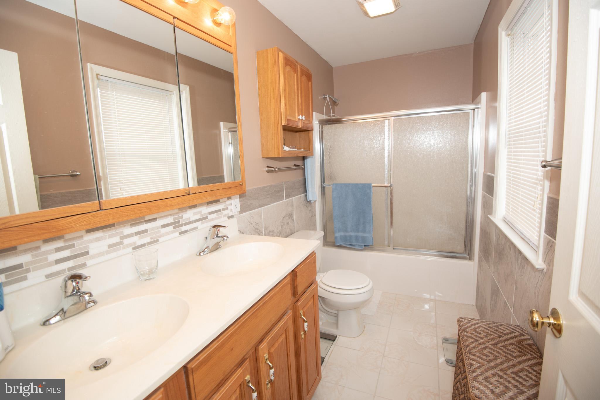 WINDSOR MANOR - Residential