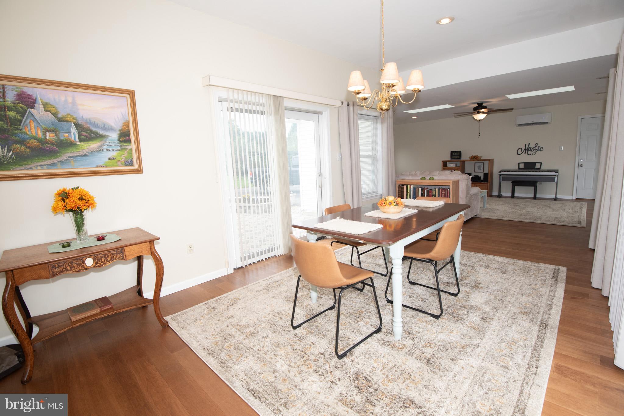 WINDSOR MANOR - Residential