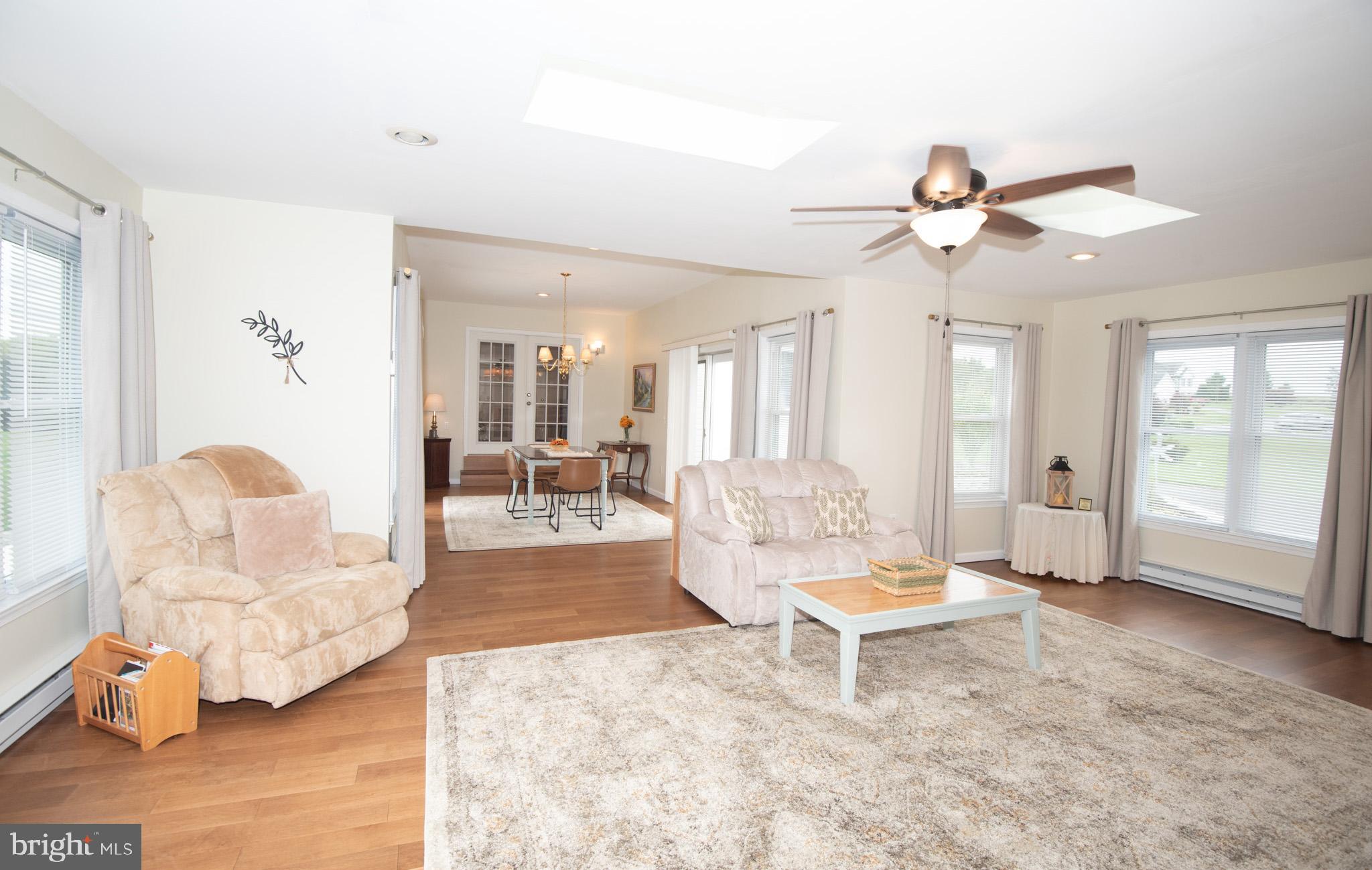 WINDSOR MANOR - Residential