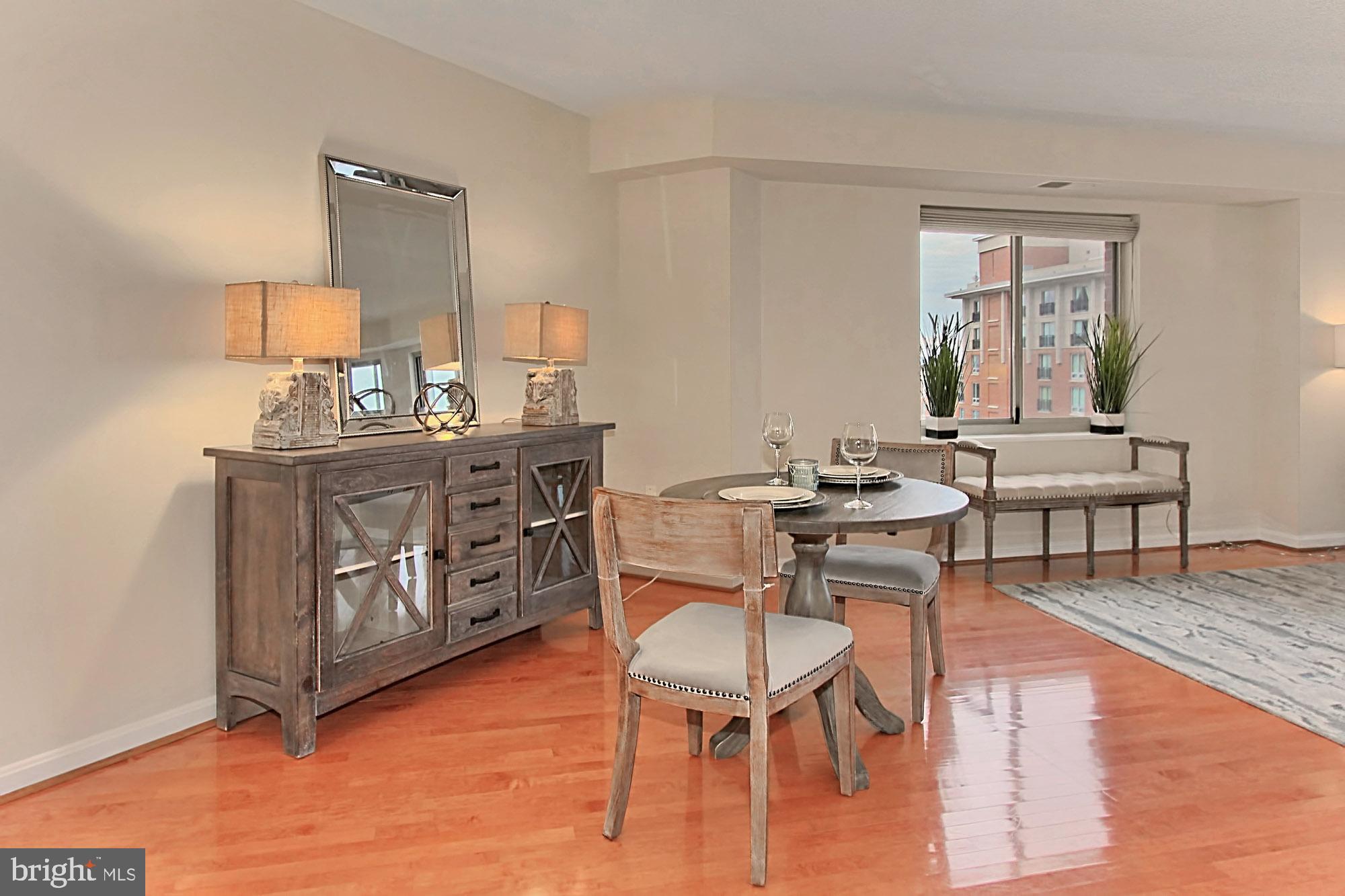 CARLYLE TOWERS - Residential