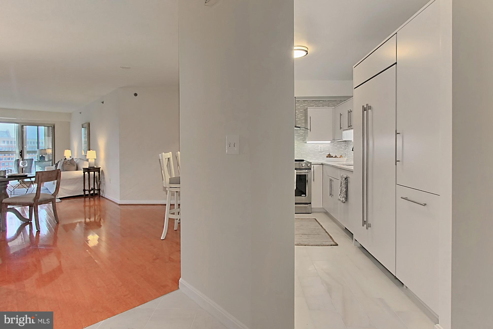 CARLYLE TOWERS - Residential