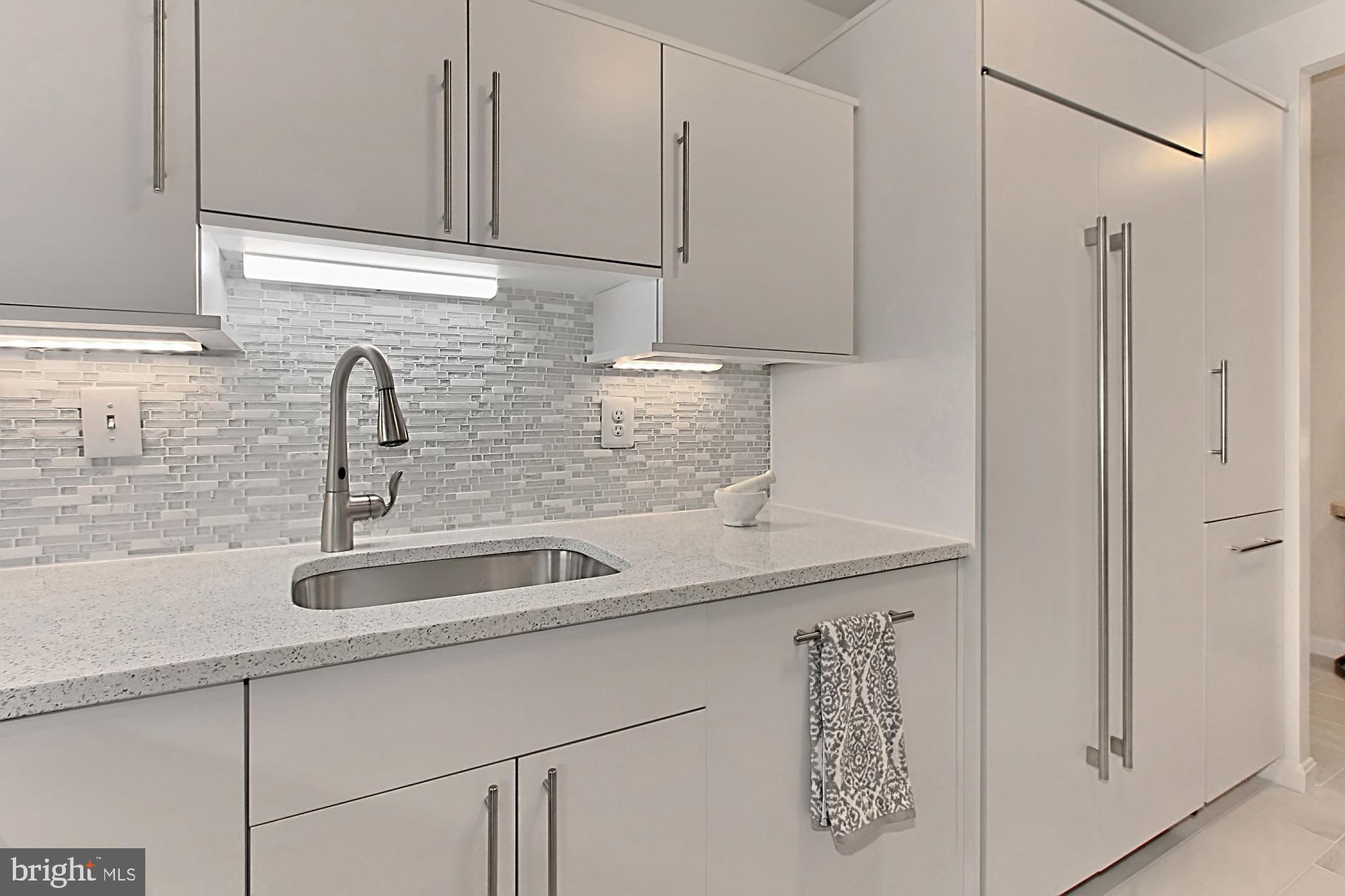 CARLYLE TOWERS - Residential