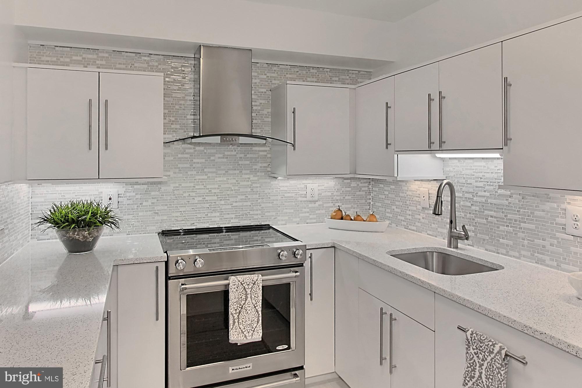 CARLYLE TOWERS - Residential