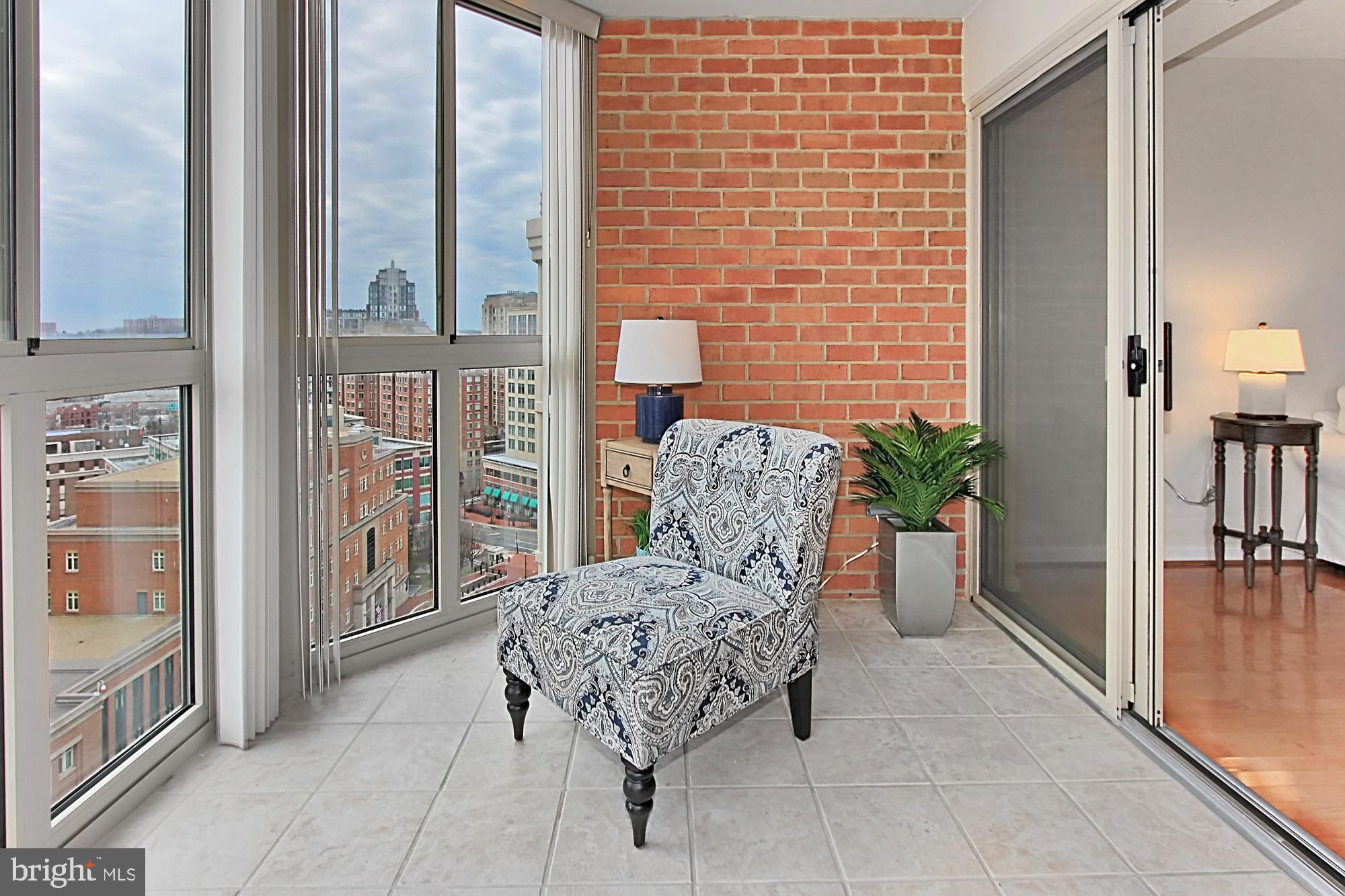 CARLYLE TOWERS - Residential