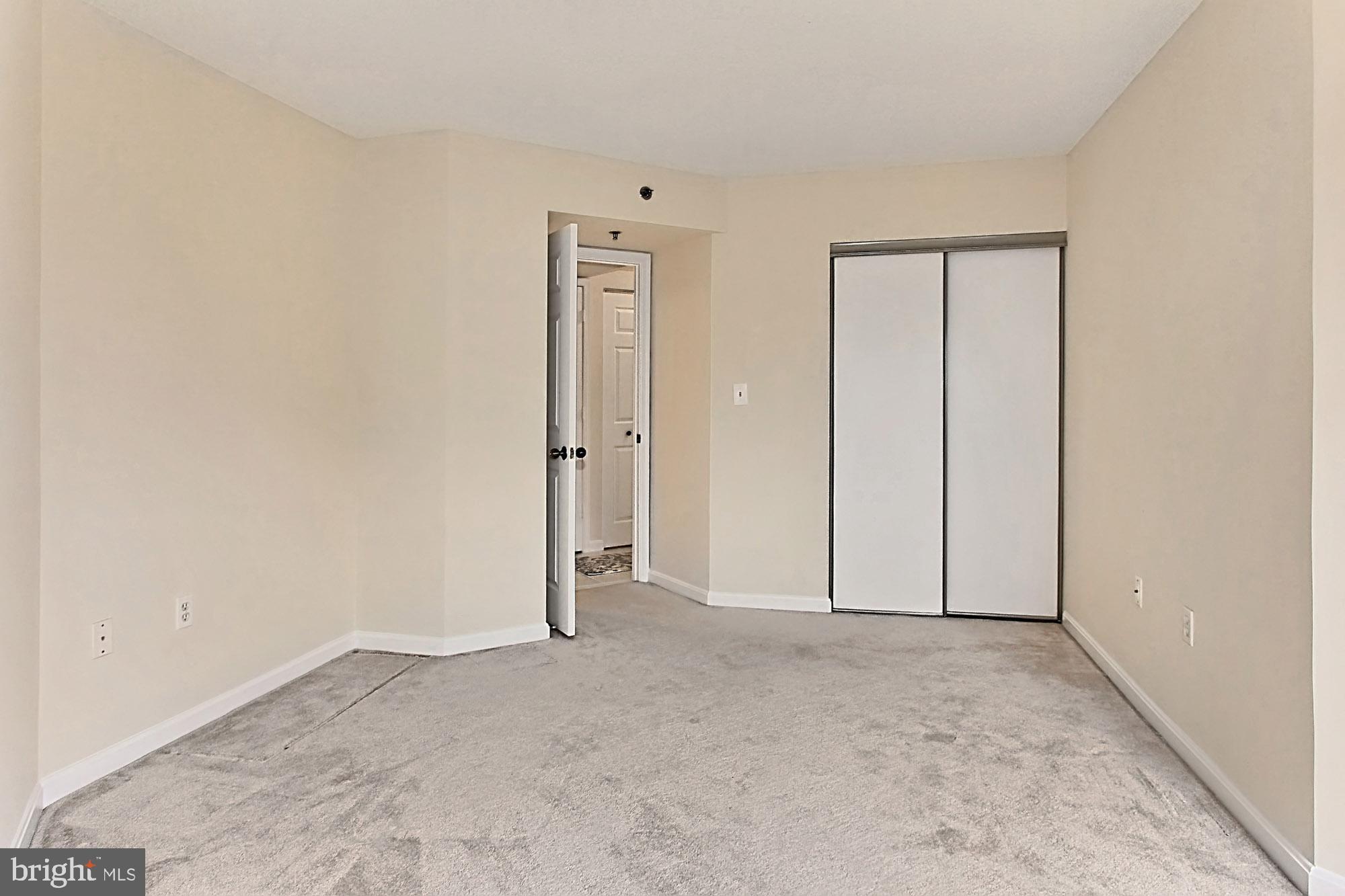 CARLYLE TOWERS - Residential