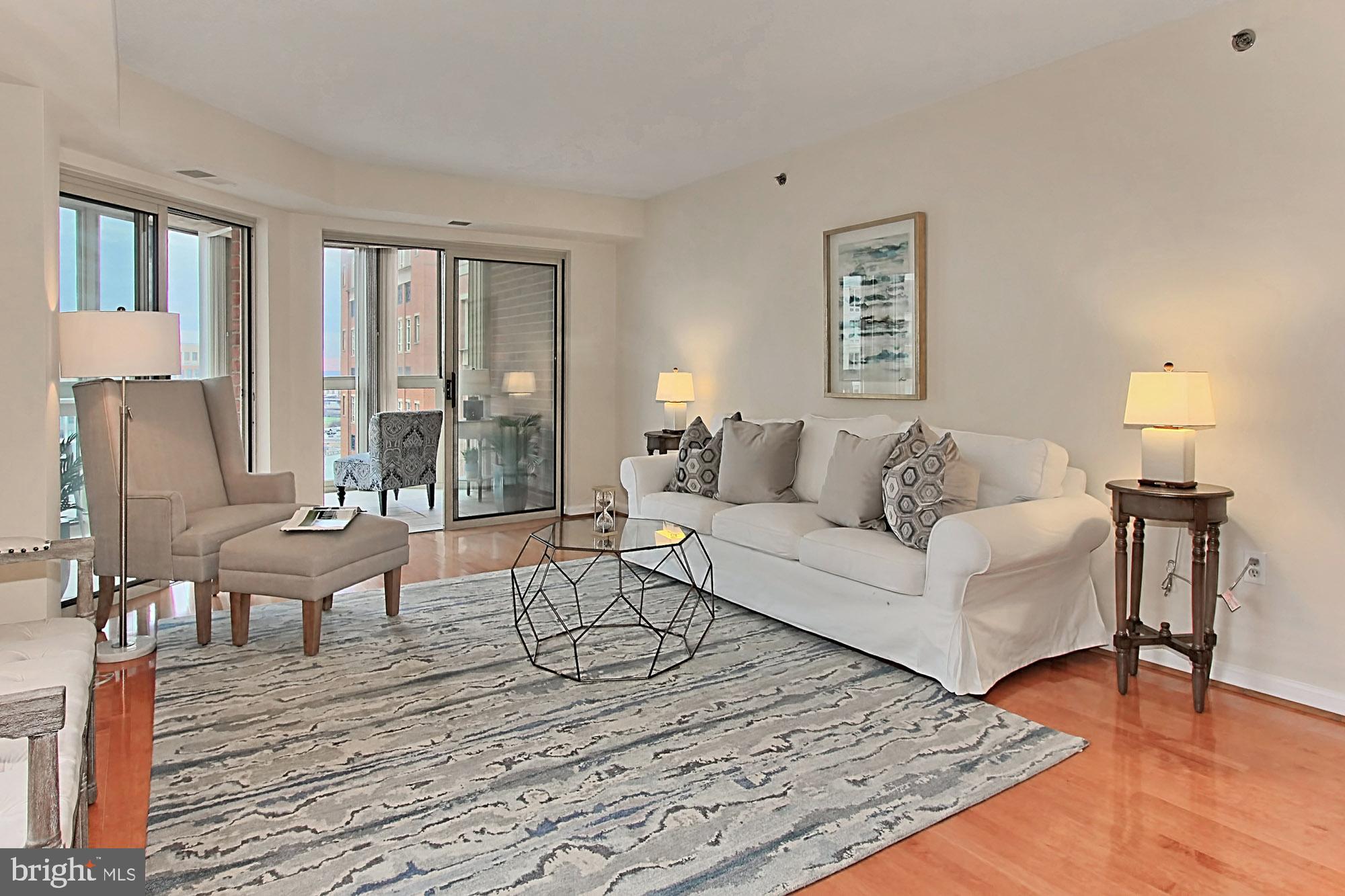 CARLYLE TOWERS - Residential