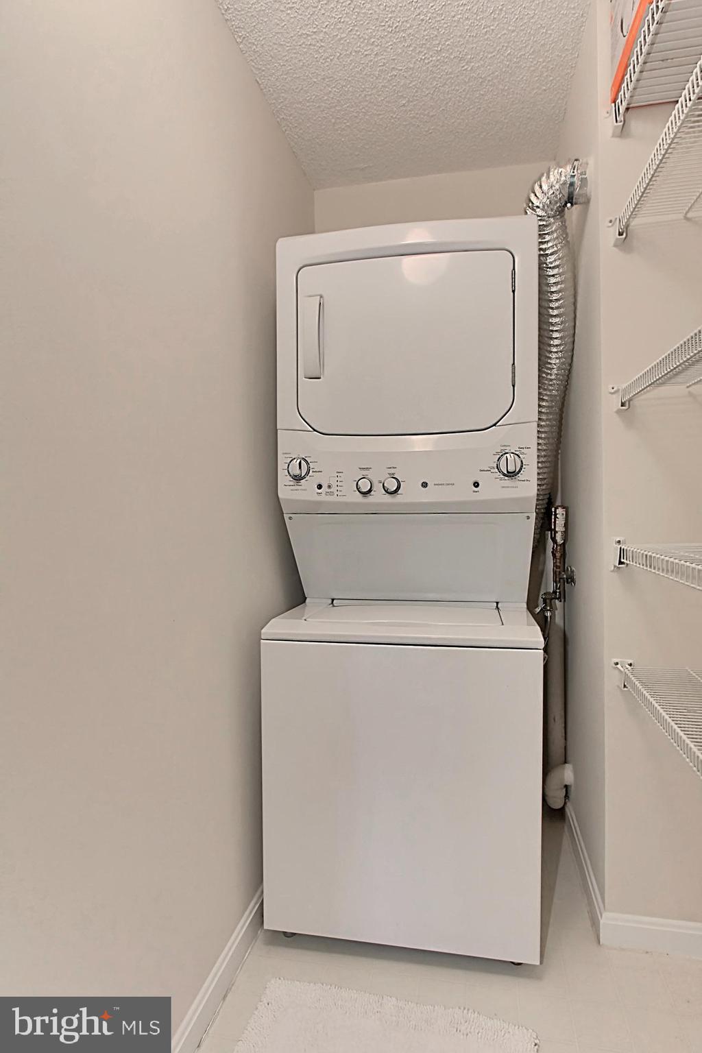 CARLYLE TOWERS - Residential