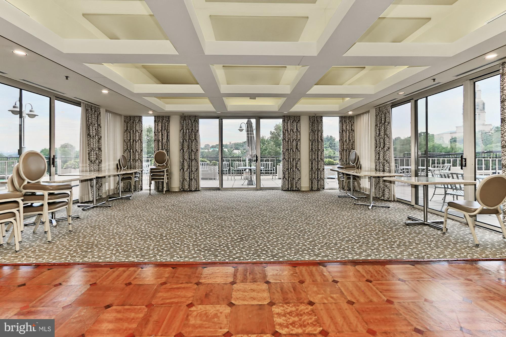 CARLYLE TOWERS - Residential