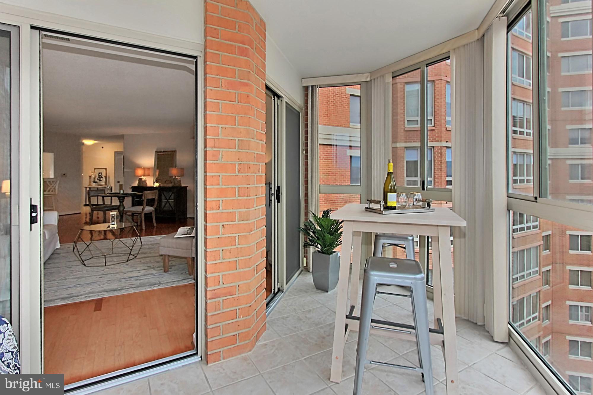 CARLYLE TOWERS - Residential