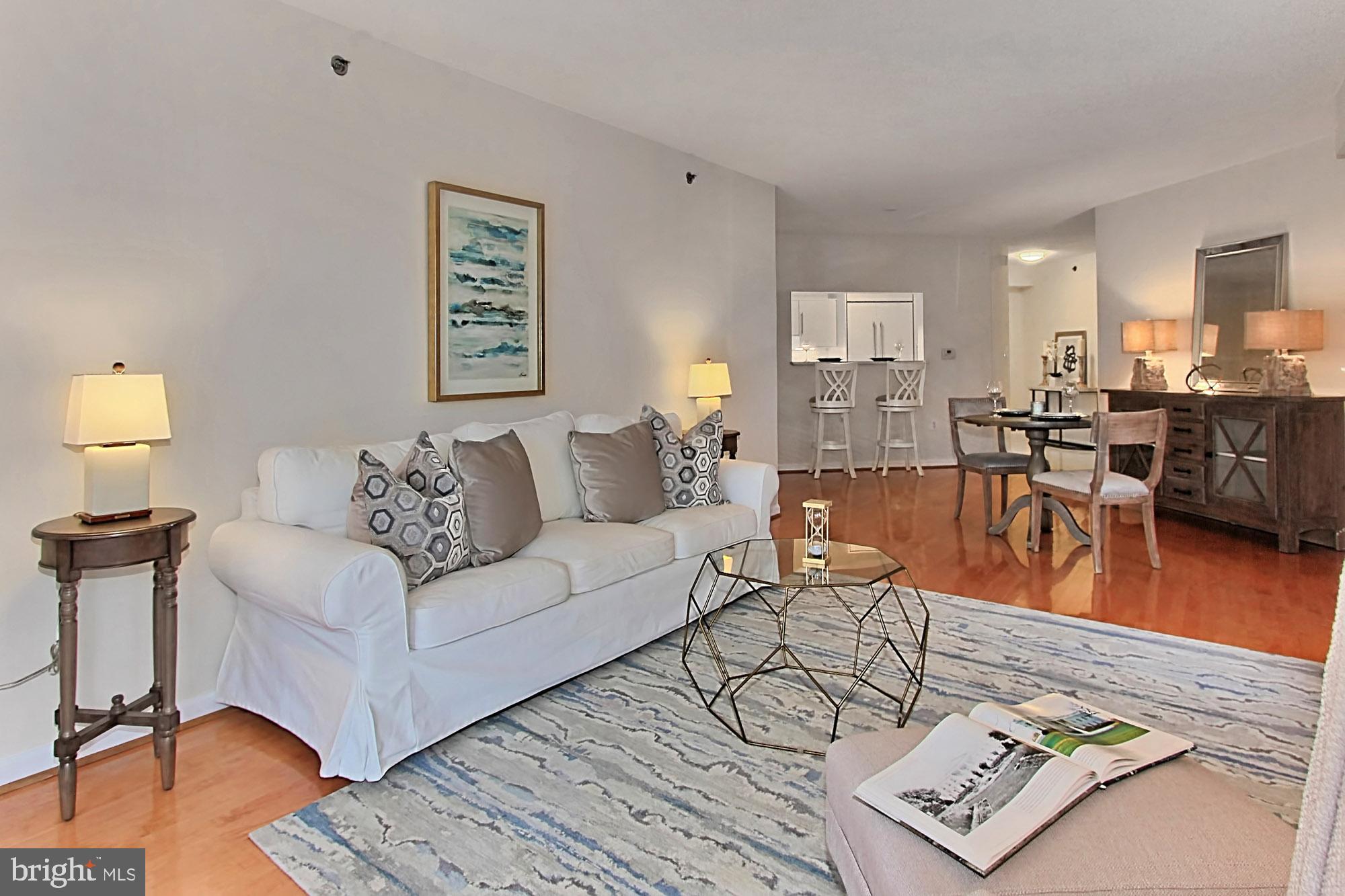 CARLYLE TOWERS - Residential