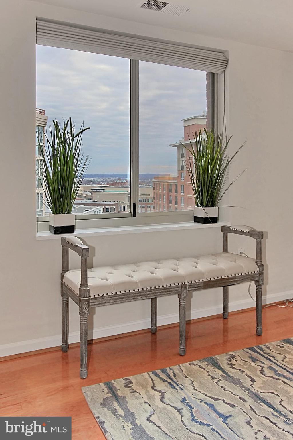 CARLYLE TOWERS - Residential