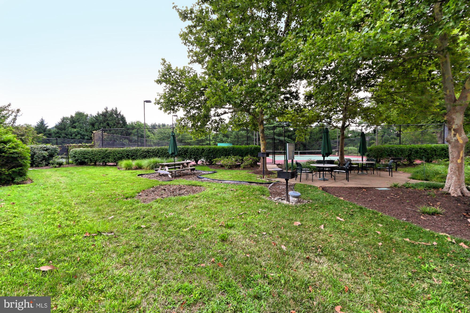 CARLYLE TOWERS - Residential